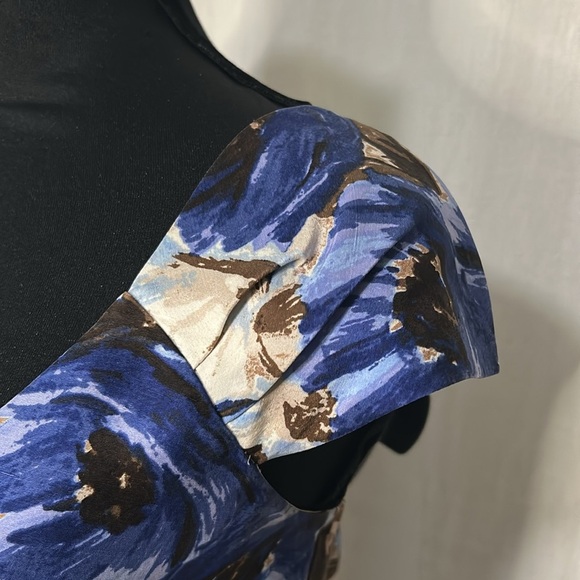 Banana Republic Floral Dress - Scoop Neck | Size 4 | Elegant Print - Picture 2 of 8